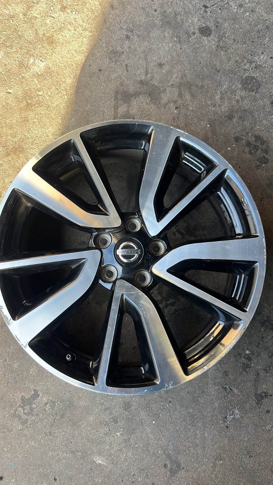 Nissan 19" Genuine Alloy Wheel