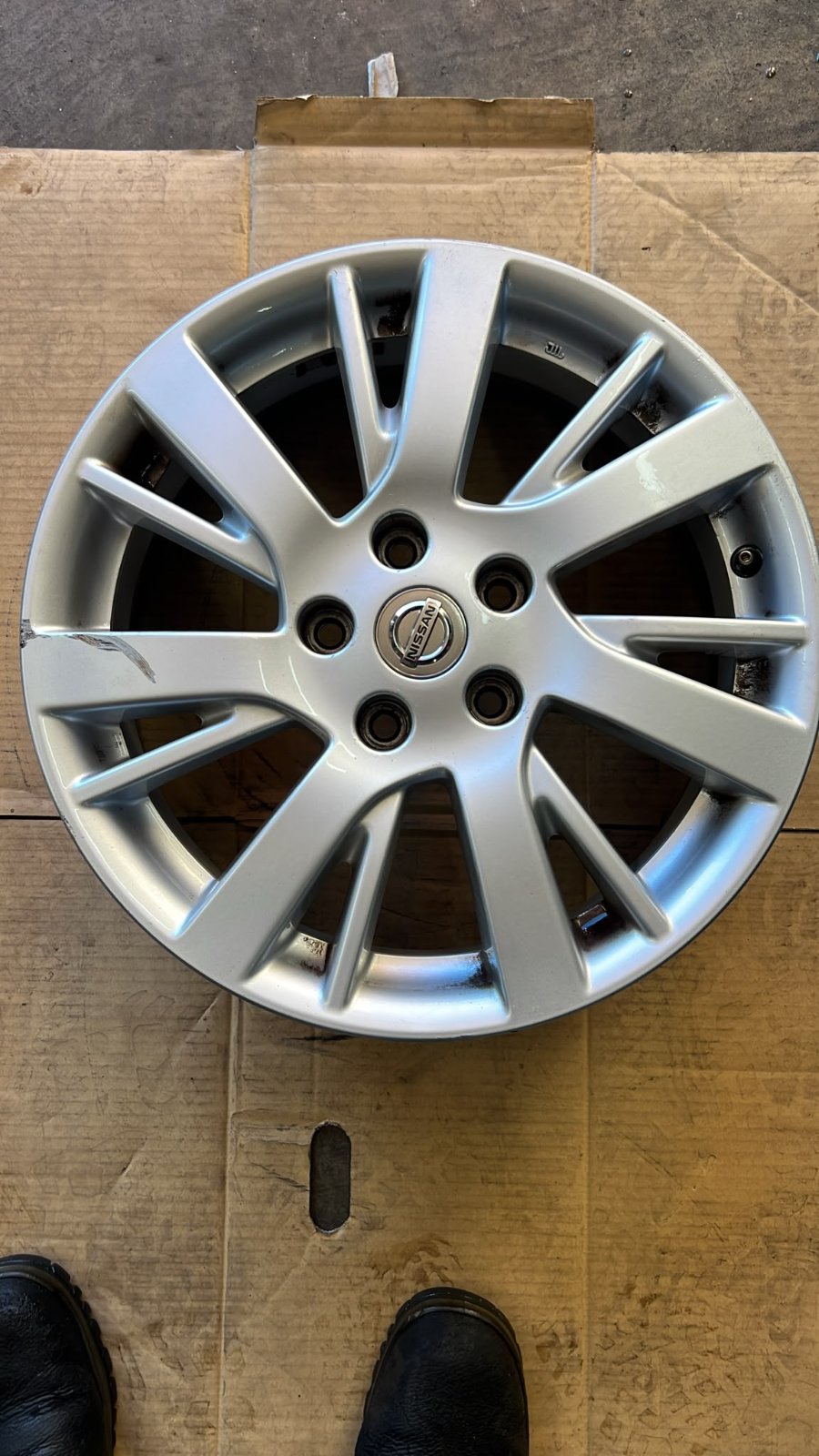 Nissan 18" Genuine Alloy Wheel